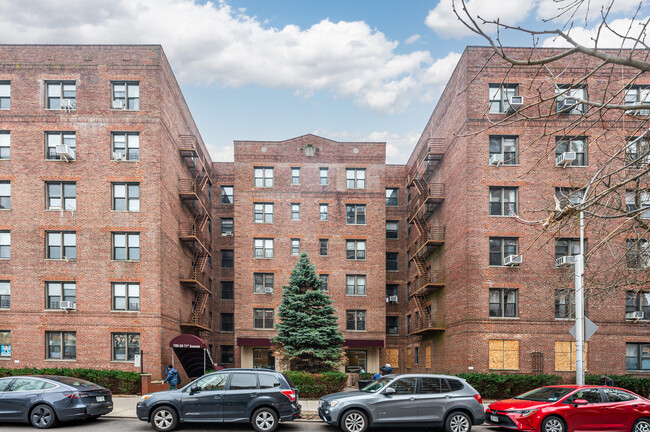 108-50 71st Ave in Forest Hills, NY - Foto de edificio - Building Photo