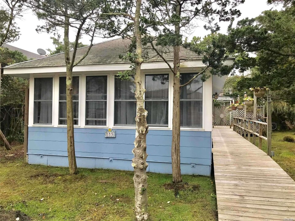 515 Bayberry Walk in Ocean Beach, NY - Building Photo