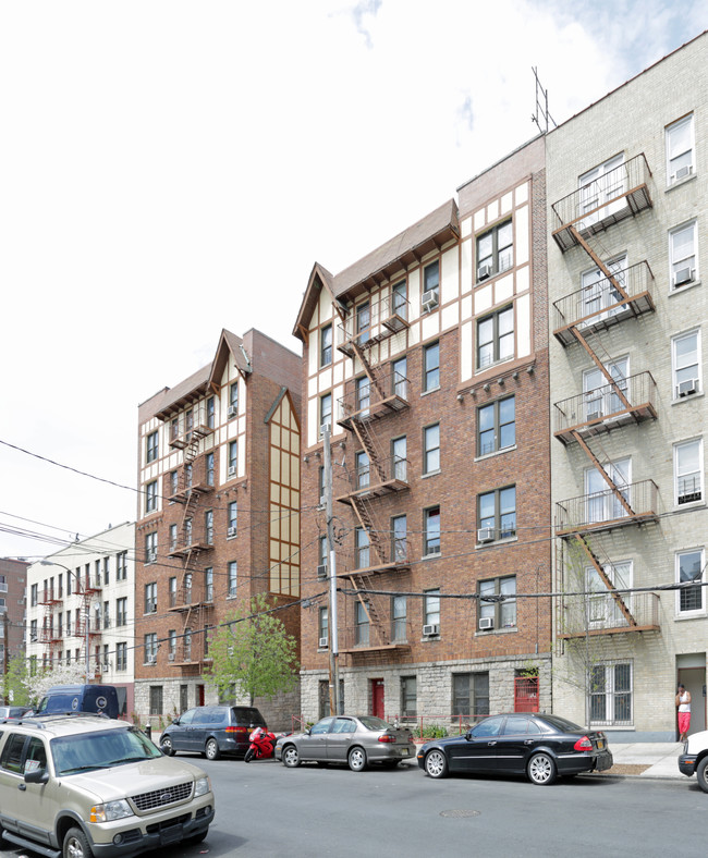 245 E 207th St in Bronx, NY - Building Photo - Building Photo