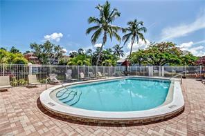 4603 Bayshore Dr-Unit -F1 in Naples, FL - Foto de edificio - Building Photo