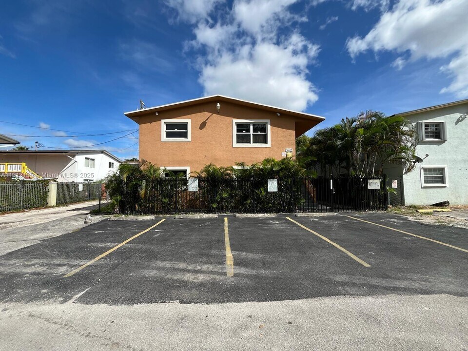 608 SW 16th Ave in Fort Lauderdale, FL - Building Photo