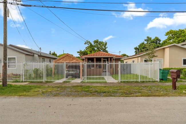 1883 NW 68th St in Miami, FL - Foto de edificio - Building Photo