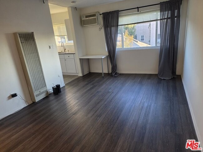 1833 N Edgemont St in Los Angeles, CA - Building Photo - Building Photo