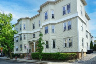 6 Ivaloo St, Unit 4-B in Somerville, MA - Building Photo