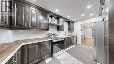 61 Horseshoe Crescent in Toronto, ON - Building Photo - Building Photo