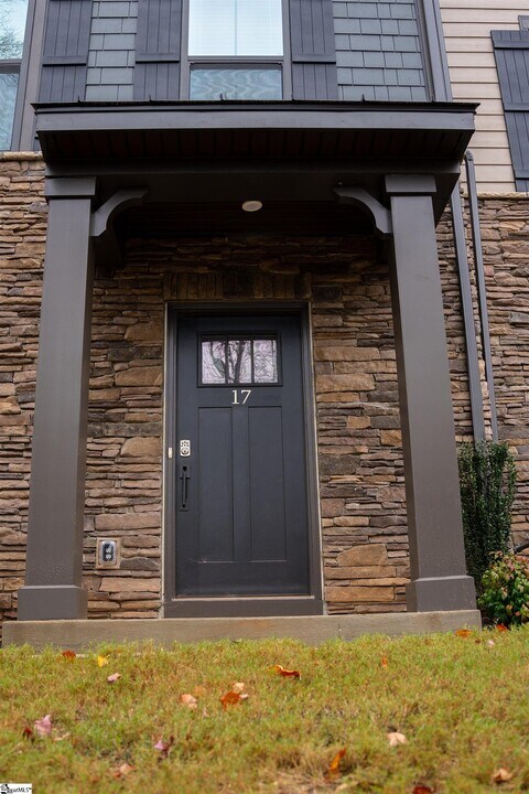 17 Rollins Ave in Greenville, SC - Building Photo