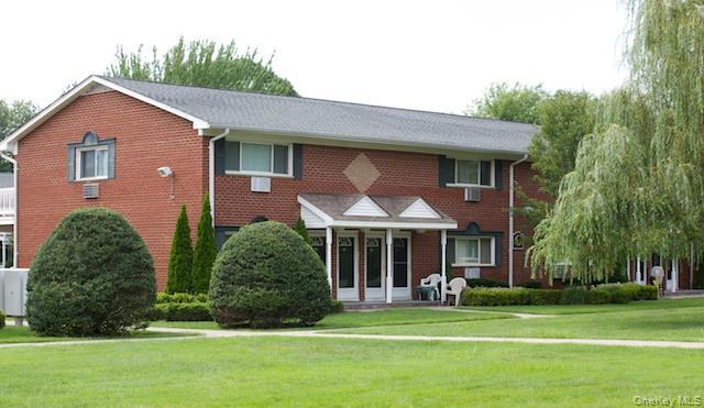 125 Terryville Rd in Port Jefferson Station, NY - Building Photo
