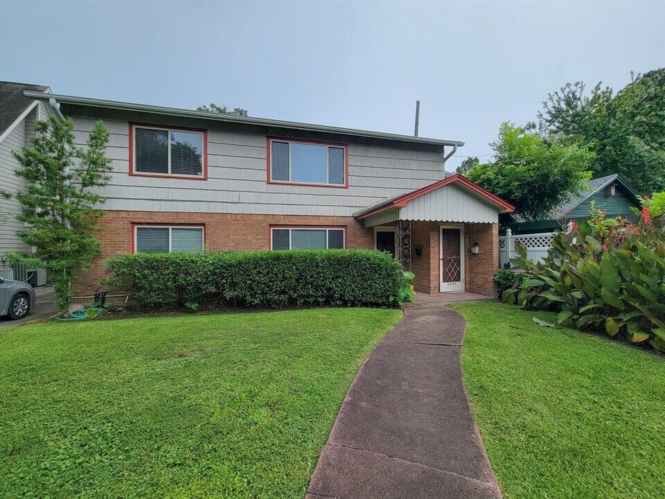 2249 Branard St in Houston, TX - Building Photo