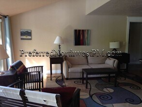 35810 Camp Creek Rd in Springfield, OR - Foto de edificio - Building Photo