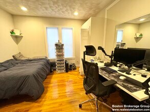 157 E Cottage St, Unit 1 in Boston, MA - Foto de edificio - Building Photo