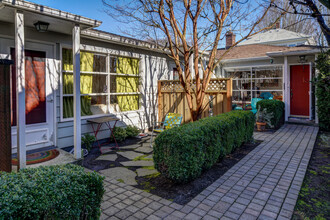 2744 SE 35th Pl in Portland, OR - Building Photo - Building Photo