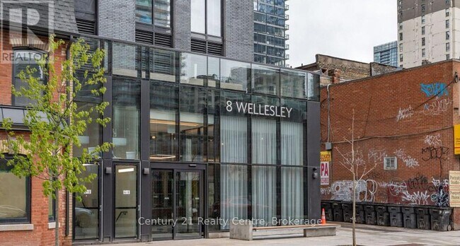 8 Wellesley St W in Toronto, ON - Building Photo - Building Photo