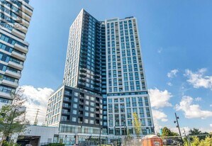 2495 Eglinton Ave W in Mississauga, ON - Building Photo