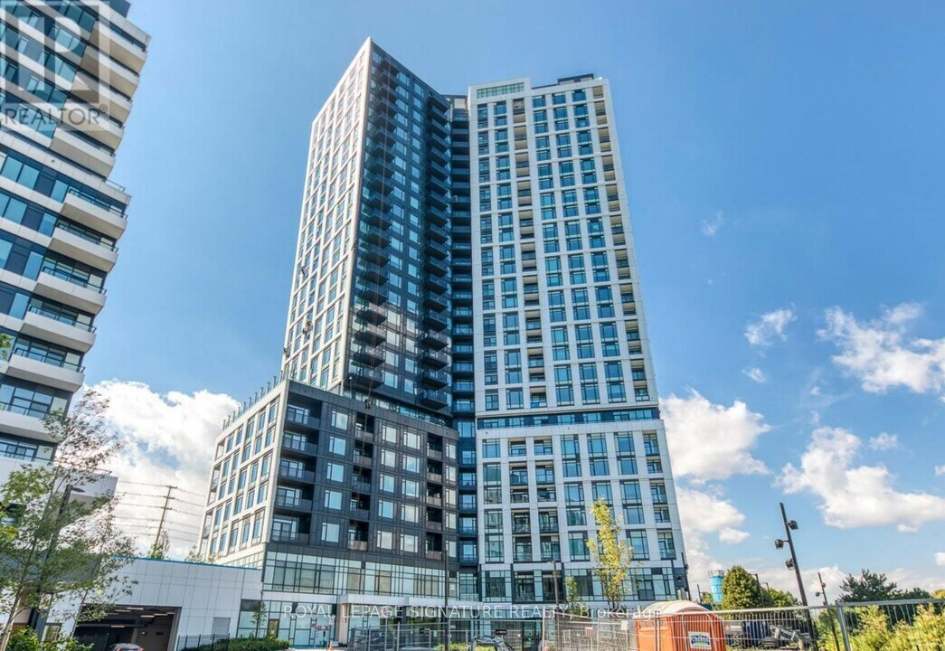 2495 Eglinton Ave W in Mississauga, ON - Building Photo