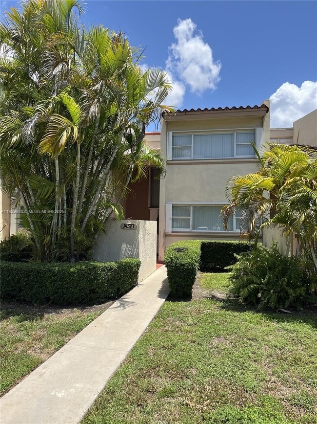 property at 14327 Kendale Lakes Cir