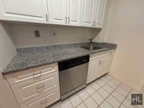 Fourth Avenue in New York, NY - Building Photo - Building Photo