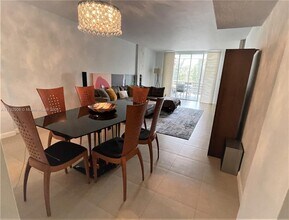 3660 NE 166th St in North Miami Beach, FL - Building Photo - Building Photo