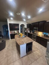 724 Decathlon St in San Antonio, TX - Foto de edificio - Building Photo