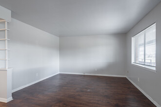 French Quarter Apartments in Alvin, TX - Building Photo - Interior Photo