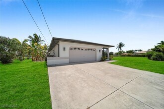 2861 SW 23rd Pl in Cape Coral, FL - Building Photo - Building Photo