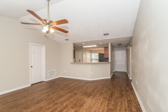 2672 Secret Harbor Dr in Orange Park, FL - Foto de edificio - Building Photo