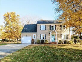 242 Loch Haven Dr in Williamsburg, VA - Building Photo