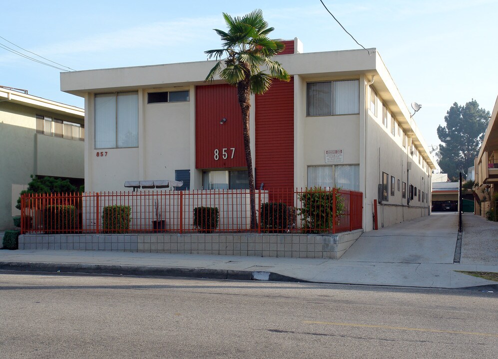 857 W Beach Ave in Inglewood, CA - Building Photo