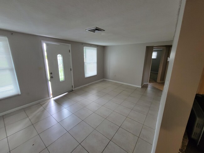 7914 Wallaba Ln in New Port Richey, FL - Building Photo - Building Photo
