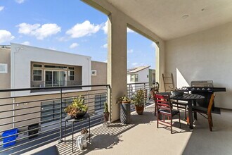 26920 W Winding Trail Ct in Valencia, CA - Building Photo - Building Photo
