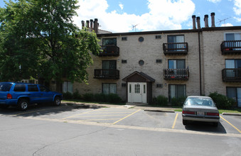 4241 Jennifer Ln in Arlington Heights, IL - Foto de edificio - Building Photo