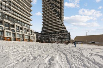 10 Inn On The Pk Dr in Toronto, ON - Building Photo - Building Photo