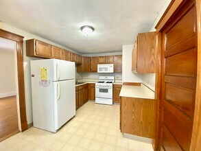 18 Tewksbury St, Unit 2 in Winthrop, MA - Building Photo - Building Photo