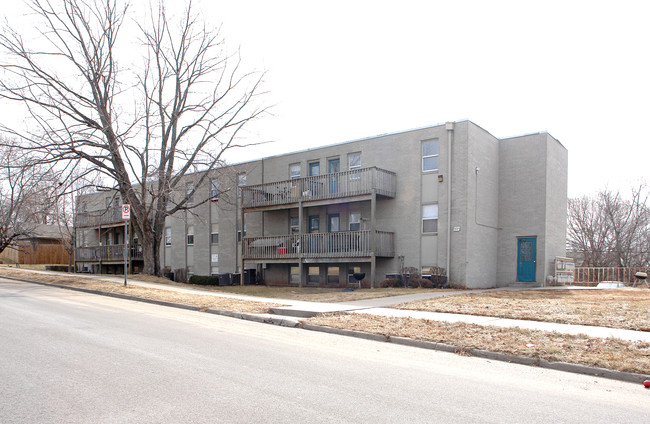 Bluejay Apartments in Lawrence, KS - Foto de edificio - Building Photo