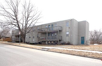 Bluejay Apartments in Lawrence, KS - Building Photo - Building Photo