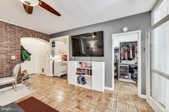 1 Scott Cir NW in Washington, DC - Building Photo - Building Photo