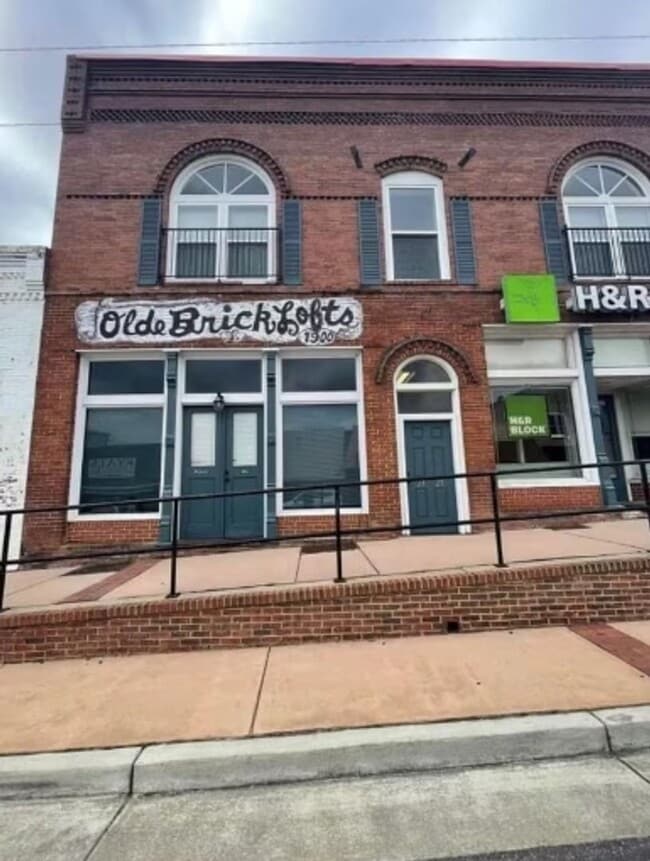 25 W Oak St in Mc Rae, GA - Building Photo - Building Photo