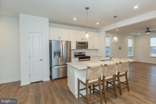 767 Lord Fairfax St in Charles Town, WV - Building Photo