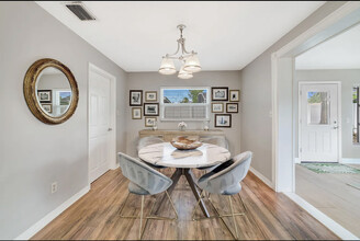 1701 Gaston Foster Rd in Orlando, FL - Foto de edificio - Building Photo