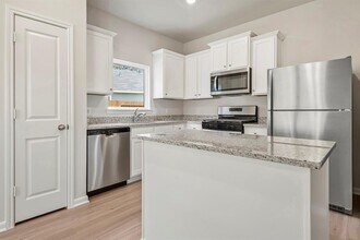 10351 Red Cardinal Dr in Cleveland, TX - Building Photo - Building Photo