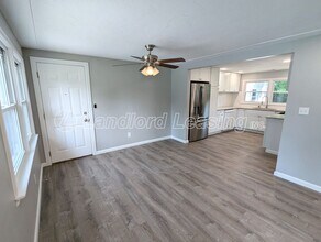 4895 Greenwood Dr in Sheffield Lake, OH - Building Photo - Building Photo