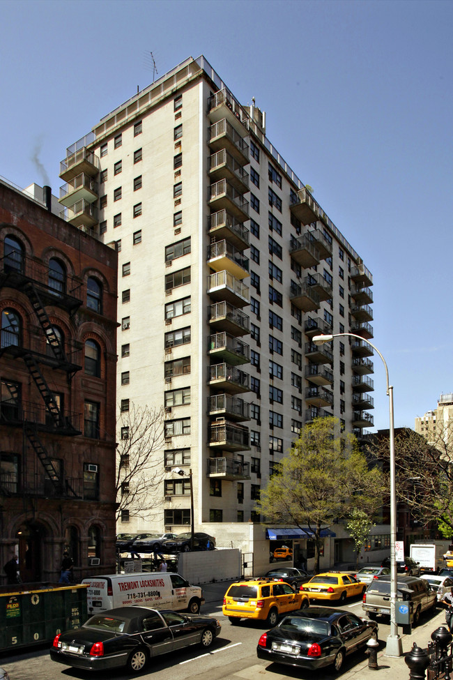 350 W 51st St in New York, NY - Foto de edificio - Building Photo