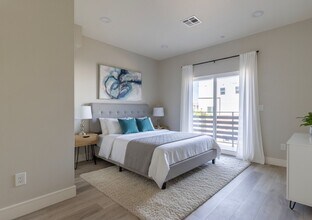 5134 Riverton Ave in Los Angeles, CA - Building Photo - Building Photo