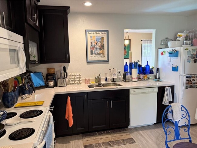 2216 Bahia Vista St in Sarasota, FL - Building Photo - Building Photo