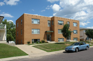 2908-2910 N Rockwood Dr Apartments