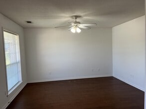 1751 Rock Hollow Loop in Bryan, TX - Building Photo - Building Photo