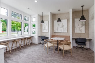 Four Seasons in Yorktown, VA - Foto de edificio - Interior Photo