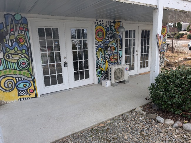 306 Davis St in Hendersonville, NC - Building Photo - Building Photo