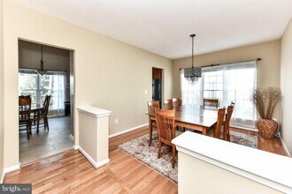 46814 Snow Hill Way in Sterling, VA - Foto de edificio - Building Photo