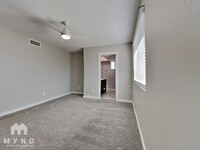 227 W Kerry Ln in Phoenix, AZ - Foto de edificio - Building Photo