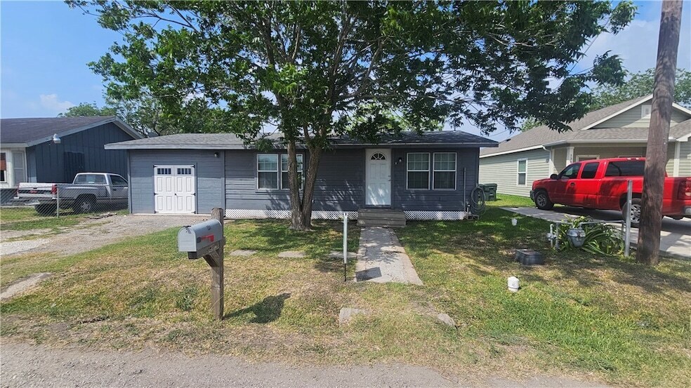 131 Algodon St in Taft, TX - Building Photo